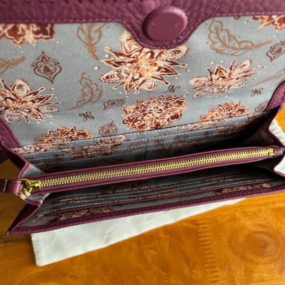 HOBO International Plum ERA (SO_Plum) Leather Wrist Wallet NWT - Picture 3 of 4